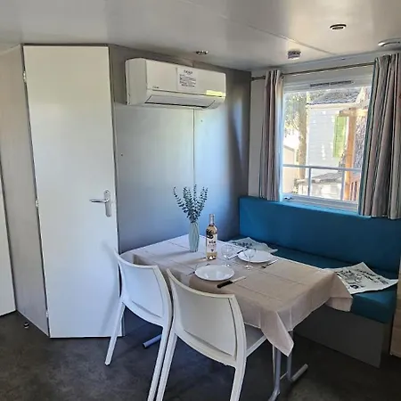 Mobil 4 Pers Ombrage Climatise Marvilla Parc אגדה